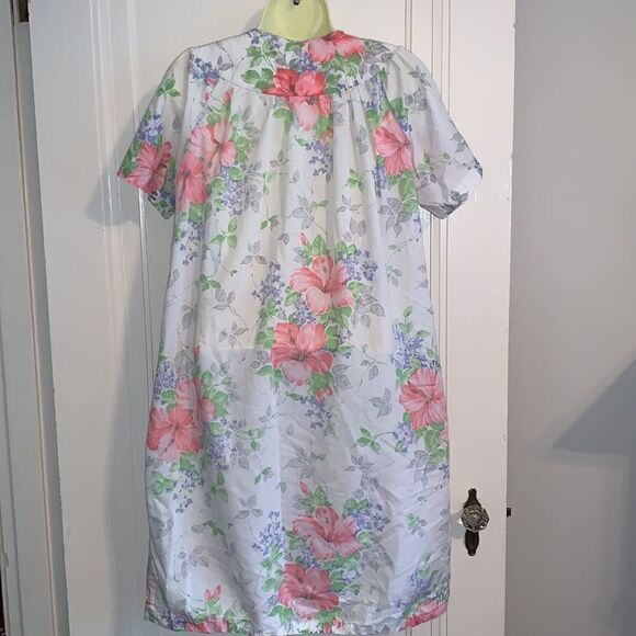 Vtg floral cotton/poly house dress or robe - Picture 6 of 9